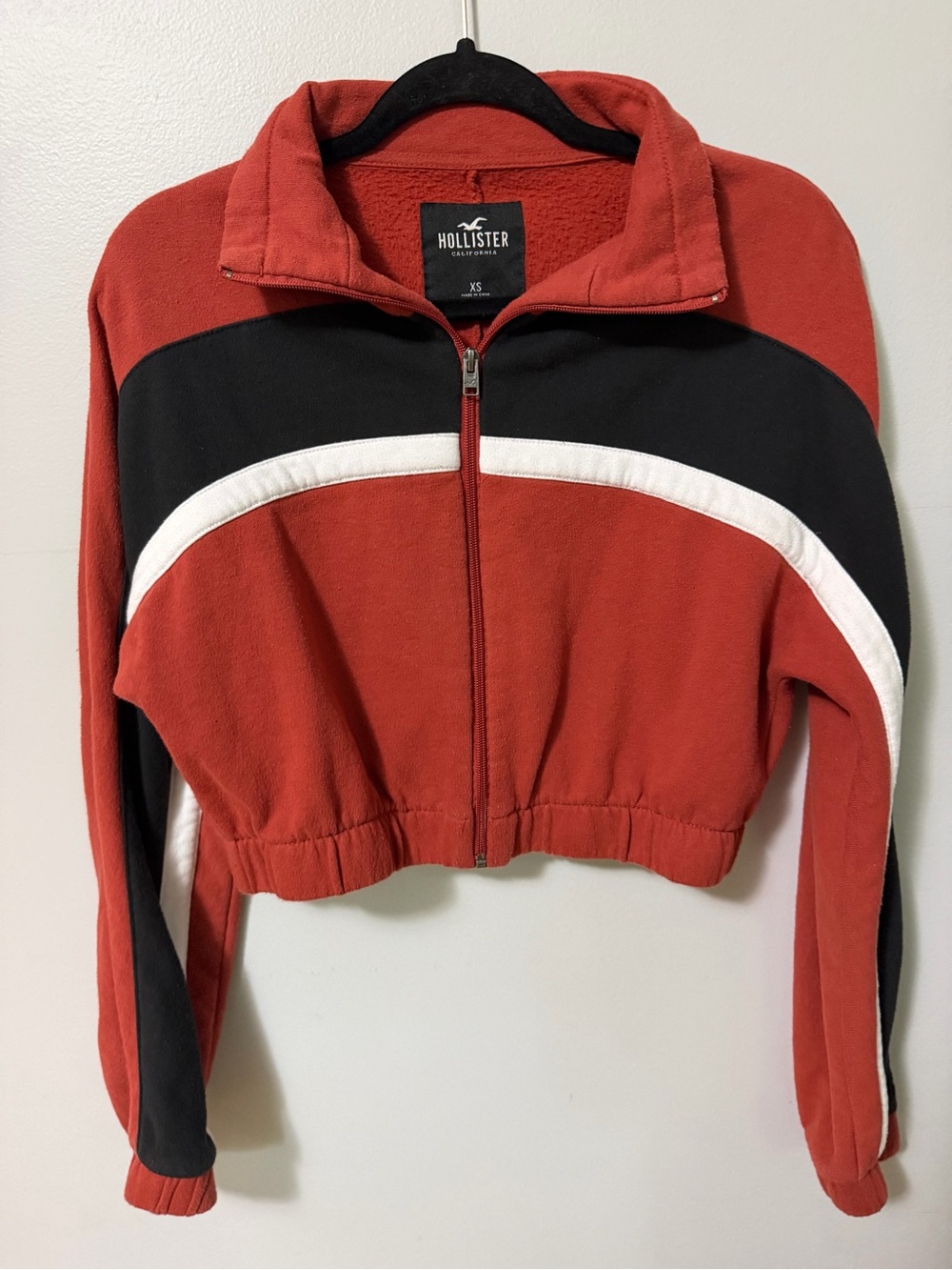 Hollister Cropped Full Zip Sweatshirt Jacket XS Red Black Colorblock Athleisure